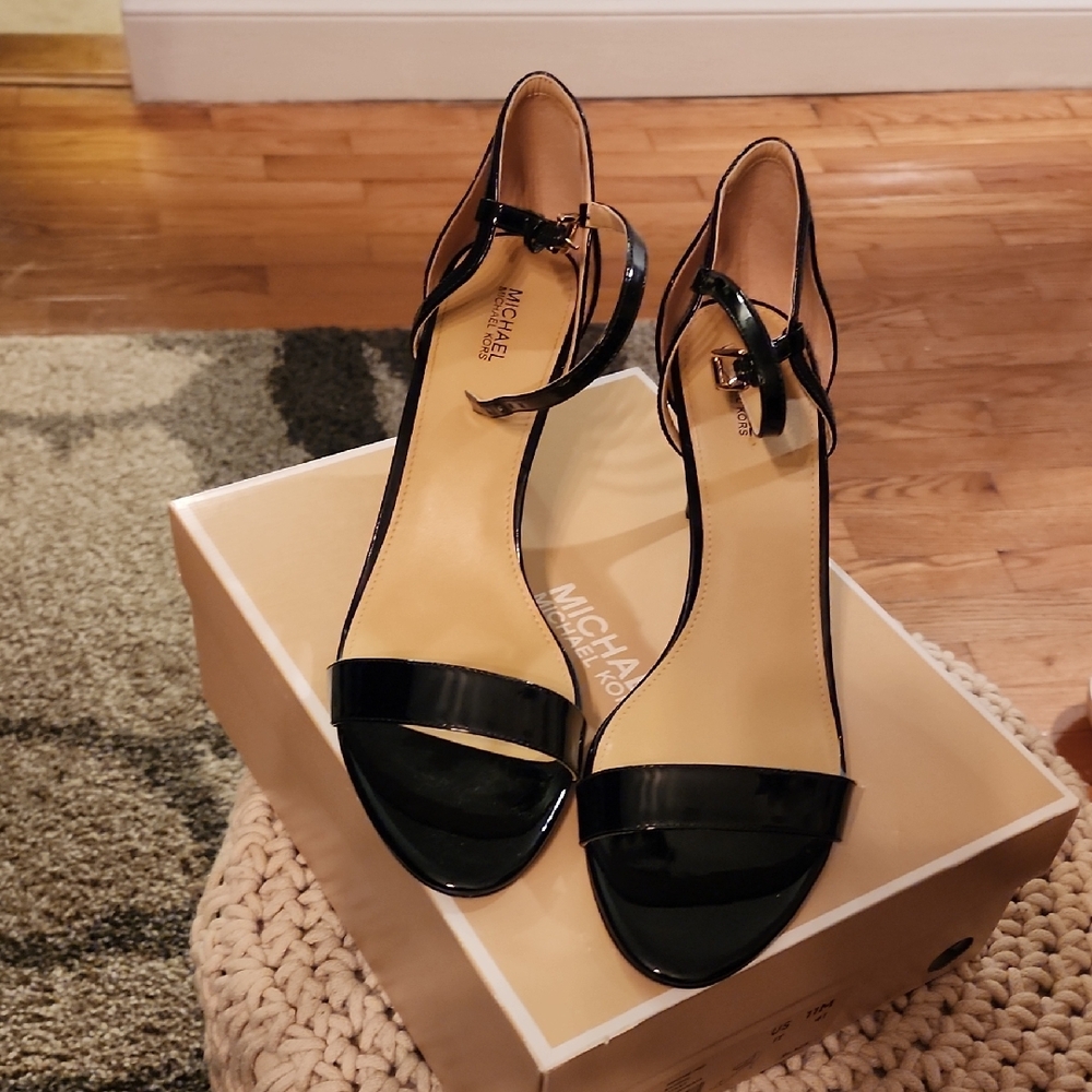 PRELOVED Michael Kors Black Patent Heels